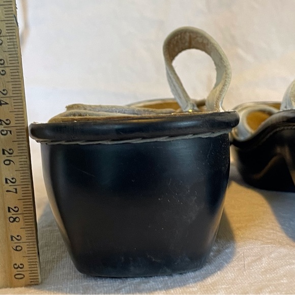 Women’s size 40 Naot sandal/slide - Picture 8 of 8